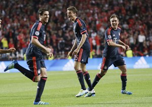 Bayern's Thomas Mueller, center, celebrates his side's second goal during the Champions League quarterfinal second leg soccer match between SL Benfica and Bayern Munich