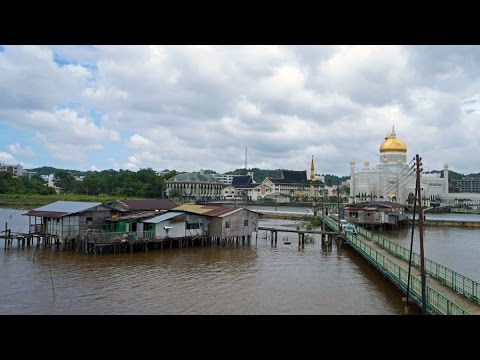 Walking in Bandar Seri Begawan (Brunei)