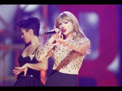 Famous Singers: Bad Singing Moments (Live) #4