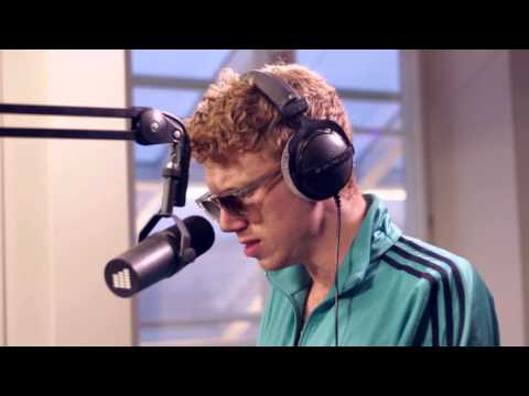 Erik Hassle - Smaller (Live @ East FM)