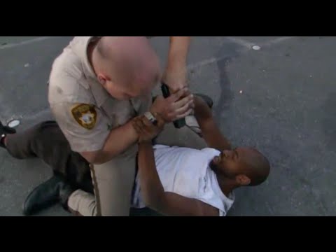 Las Vegas POLICE Officer Uses JIU-JITSU to Control Larger Suspect (Gracie Breakdown)