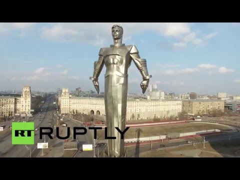 Cosmonautics Day: Drone buzzes Gagarin statue & Monument to the Conquerors of Space in Moscow