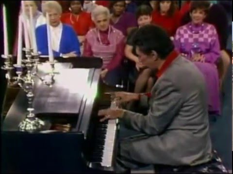 Liberace on Oprah Winfrey Show (Interview with Performance)