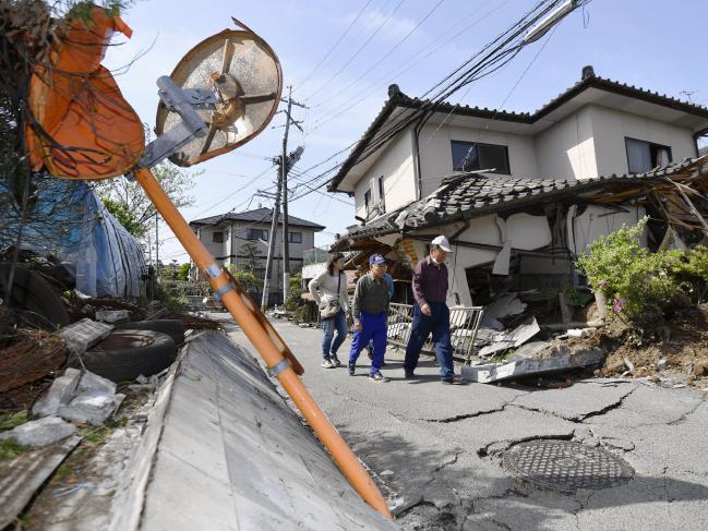 Japan rescuers in race to save lives