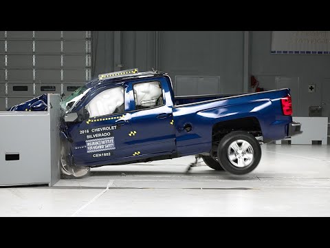 2016 Chevrolet Silverado 1500 extended cab small overlap IIHS crash test