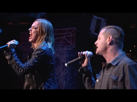 APMAs 2015: Halestorm and Corey Taylor cover "Hunger Strike" [FULL HD]