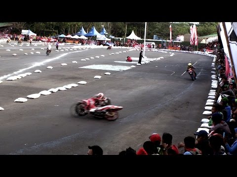 HRC Putaran 7 Kanjuruhan Malang , Road Race Malang, ada oli tumpah, banyak yang terjatuh