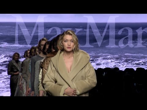 Max Mara Fall Winter 2015-16 Fashion Show