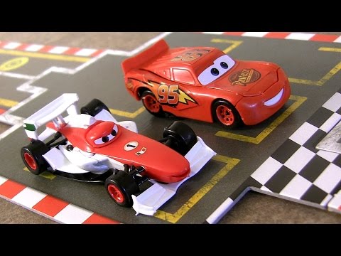 Disney Pixar Cars 2 Racing Starter Game Set Lightning McQueen Vs. Francesco Bernoulli