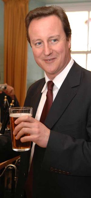 David-Cameron-drinks-a-pint