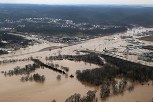 Army Guardsmen Battle Midwest Flood Waters