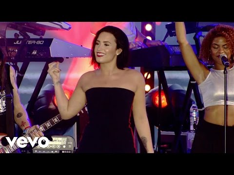 Demi Lovato - Cool for the Summer (Demi Live in Brazil)