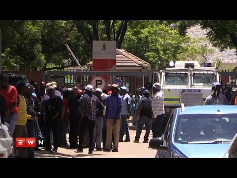 #FEESMUSTFALL University of Pretoria students clash with police