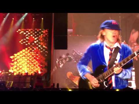 Guns n' Roses w/ Angus Young - Riff Raff (AC/DC cover; Coachella 2016, Weekend One)