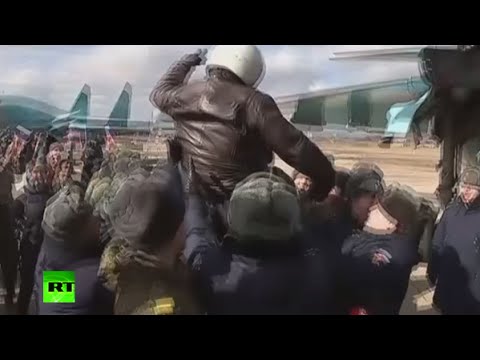 Russian pilots receive hero's welcome after returning from Syria