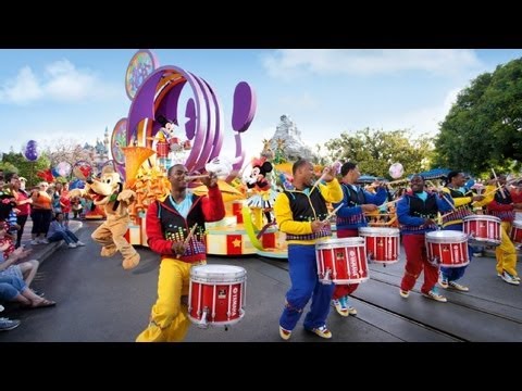 The Complete 2016 "Mickey's Soundsational Parade" at Disneyland