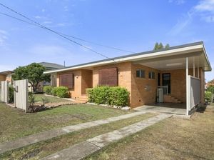 DECEPTIVELY SPACIOUS HOME IN EASTERN HEIGHTS