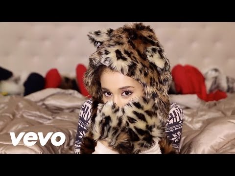 Ariana Grande - Santa Tell Me