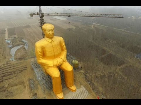 Giant golden statue of Chairman Mao built in China