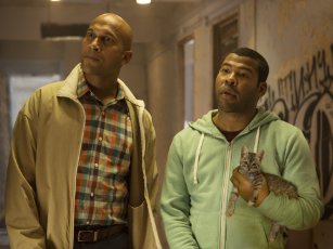 Still of Keegan-Michael Key and Jordan Peele in Keanu (2016)