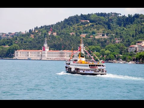 Bosphorus Boat Tour in Istanbul / Turkey