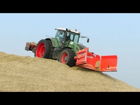 150 hectare mais in een silo  150 Hektar Mais in ein Silo - Reportage - ensilage 2012 Trekkerweb.nl