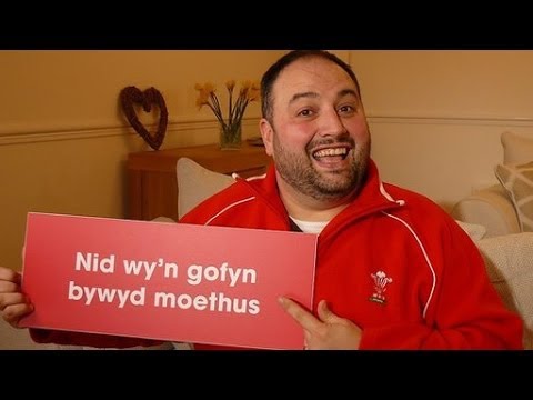 BBC Radio Wales Presenters sing Calon Lân