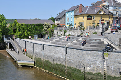 Cardigan - Aberteifi on the river Teifi where Ceredigion meets Pembrokeshire, west Wales - photos, features, history and street scenes