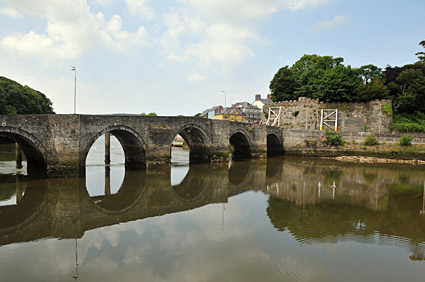 Cardigan - Aberteifi on the river Teifi where Ceredigion meets Pembrokeshire, west Wales - photos, features, history and street scenes