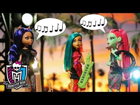 Cat-tastrophe at the Monster High Fierce Rockers Concert? | Monster High