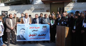 Palestinians protesting for the release of political prisoners