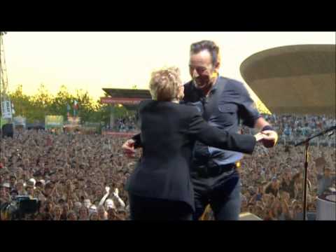 Bruce Springsteen - Dancing In The Dark (Pro-Shot - Hard Rock Calling 2013)