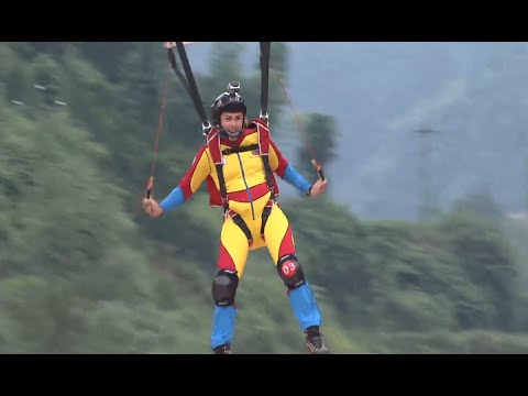 Low-altitude Parachuting Race Kicks off in Southwest China