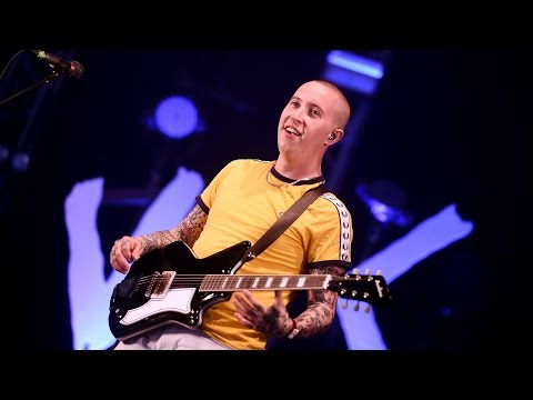 Slaves - Shut Down (feat. Skepta) (Radio 1's Big Weekend 2015)