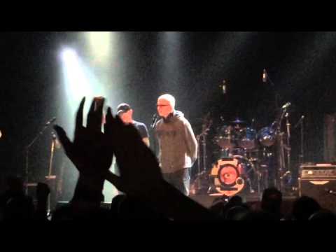 Tony Visconti + Woody Woodmansey address Toronto crowd