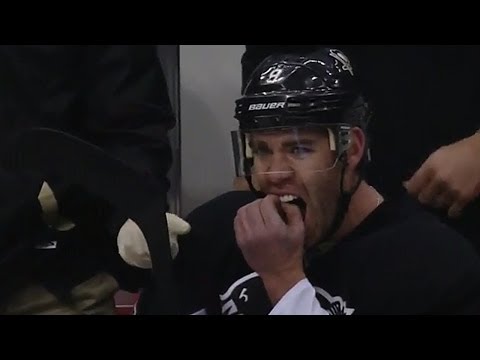 Pascal Dupuis pulls out two teeth