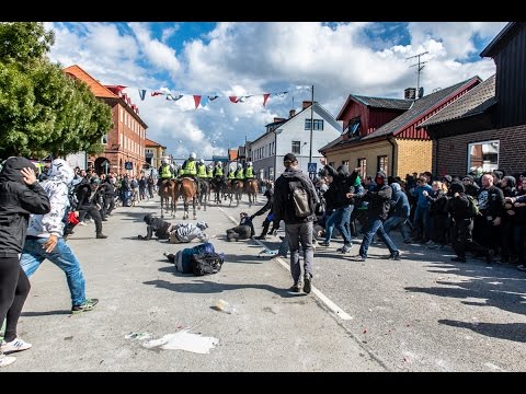 Police rides down protesters in Malmö, Sweden (Graphic content!)