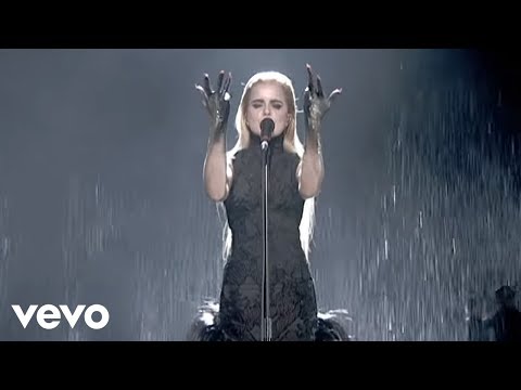 Paloma Faith - Only Love Can Hurt Like This (Live at The BRIT Awards)