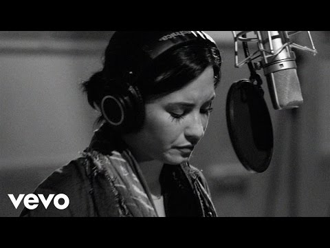 Demi Lovato - Stone Cold (Live In Studio)