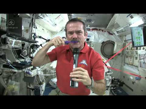 Chris Hadfield Brushes his Teeth in Space