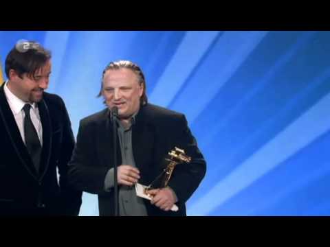 Goldene Kamera 2011 - Axel Prahl & Jan Josef Liefers küssen sich