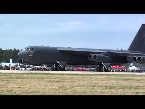 Boeing B-52 Stratofortress Awesome take-off