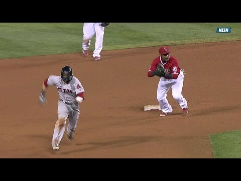 BOS@LAA: Pedroia steals second and takes third base