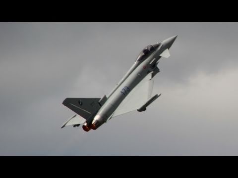 Eurofighter Typhoon - Extreme Demonstration of maneuverability