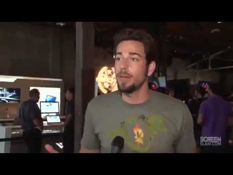 Zachary Levi at Comic Con 2012 _ Adam Baldwin embrasse Zac !!!