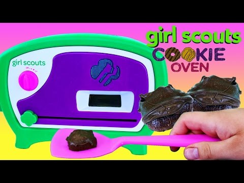 BEST COOKIES EVER!!! Girl Scouts Cookie Oven NEW DIY Yummy Desserts & Treats by DisneyCarToys