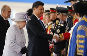 Britain's Queen Elizabeth introduces Chinese President Xi Jinping