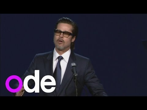 FUNNY: Brad Pitt serenades David Oyelowo at Palm Springs International Film Festival