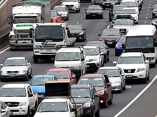 Traffic jams continue on the West Gate Freeway after a crane collapsed 6 days ago shutting down Kings Way exit. Picture: Nicole Garmston