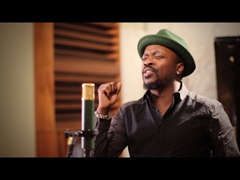 Anthony Hamilton Performs "Tis The Season" Acoustic